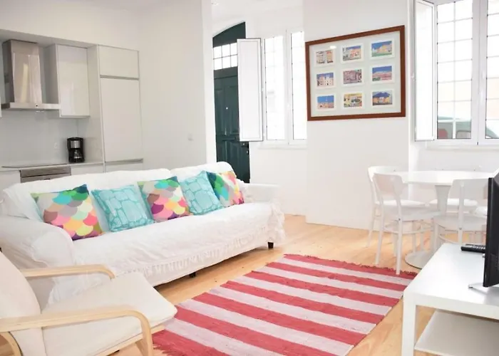 Cool Tailor Made 2 Bedroom Apartament Lizbona